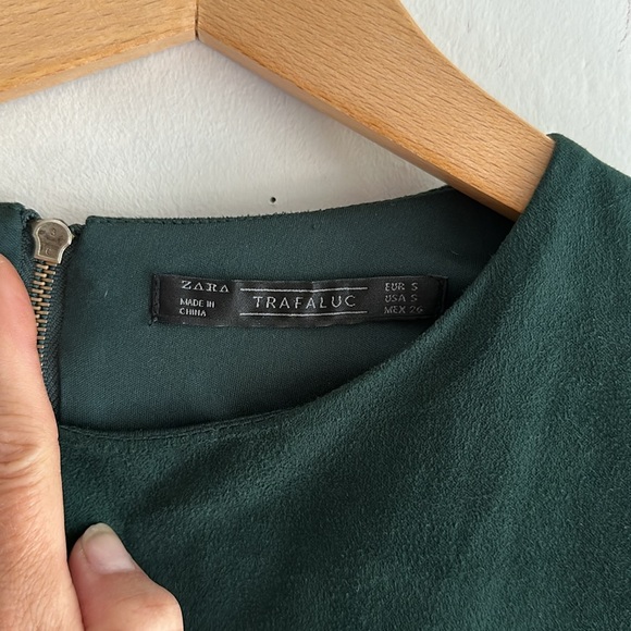 Zara faux suede dress in emerald green, women’s small. Mini dress, cape sleeves - Picture 5 of 9